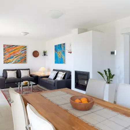 With Two Separate Four-bed Apartments, Private Pool, Grill And Garage Villa Makarska