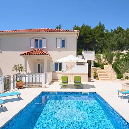 With Two Separate Four-bed Apartments, Private Pool, Grill And Garage Makarska