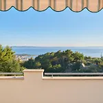 Luce - 2 Private Units, Pool, Grill & Garage *