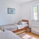 Luce - 2 Private Units, Pool, Grill & Garage