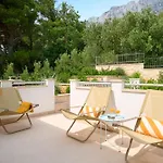 Villa Luce - 2 Private Units, Pool, Grill & Garage