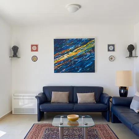 With Two Separate Four-bed Apartments, Private Pool, Grill And Garage Vila *