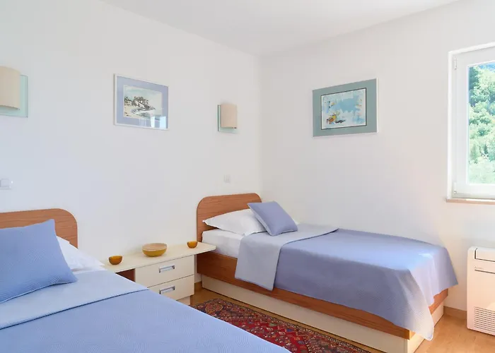 Luce - 2 Private Units, Pool, Grill & Garage