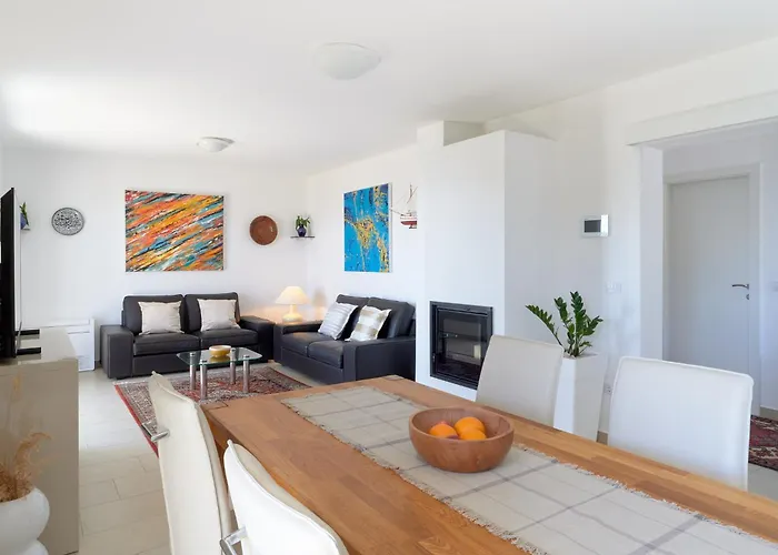 Luce - 2 Private Units, Pool, Grill & Garage Villa Makarska