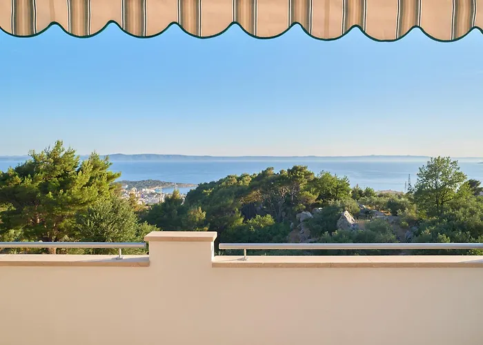 Luce - 2 Private Units, Pool, Grill & Garage *