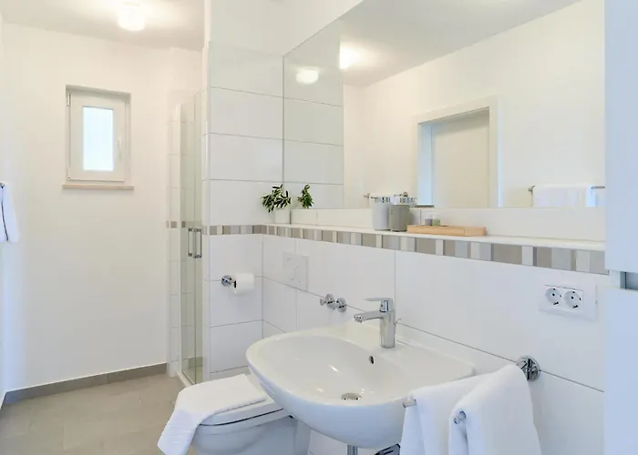 Villa Luce - 2 Private Units, Pool, Grill & Garage *