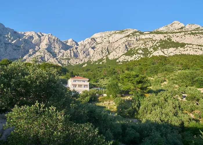 Luce - 2 Private Units, Pool, Grill & Garage Villa