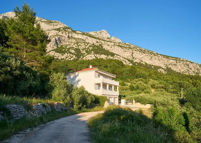 Villa Luce - 2 Private Units, Pool, Grill & Garage *