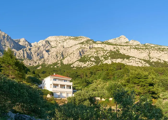 Villa Luce - 2 Private Units, Pool, Grill & Garage *