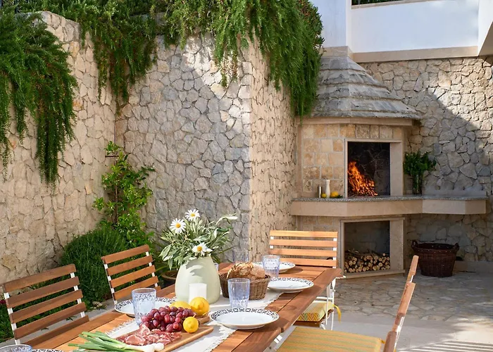 Luce - 2 Private Units, Pool, Grill & Garage Villa Makarska