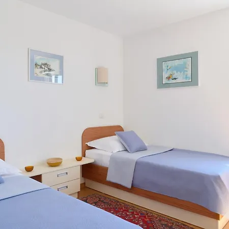 Luce - 2 Private Units, Pool, Grill & Garage