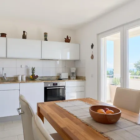 With Two Separate Four-bed Apartments, Private Pool, Grill And Garage * Makarska