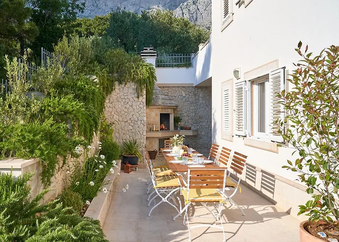 Luce - 2 Private Units, Pool, Grill & Garage *