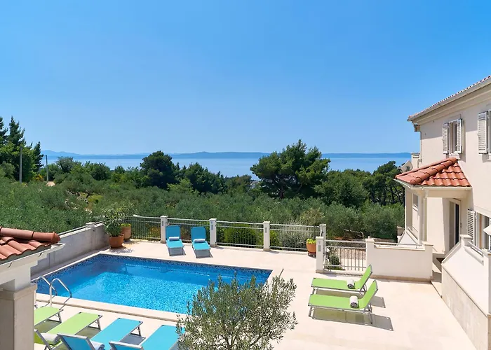 Luce - 2 Private Units, Pool, Grill & Garage *