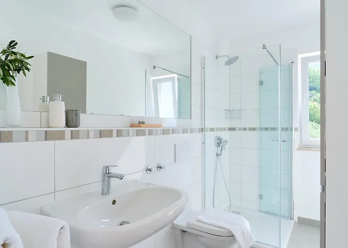 Luce - 2 Private Units, Pool, Grill & Garage